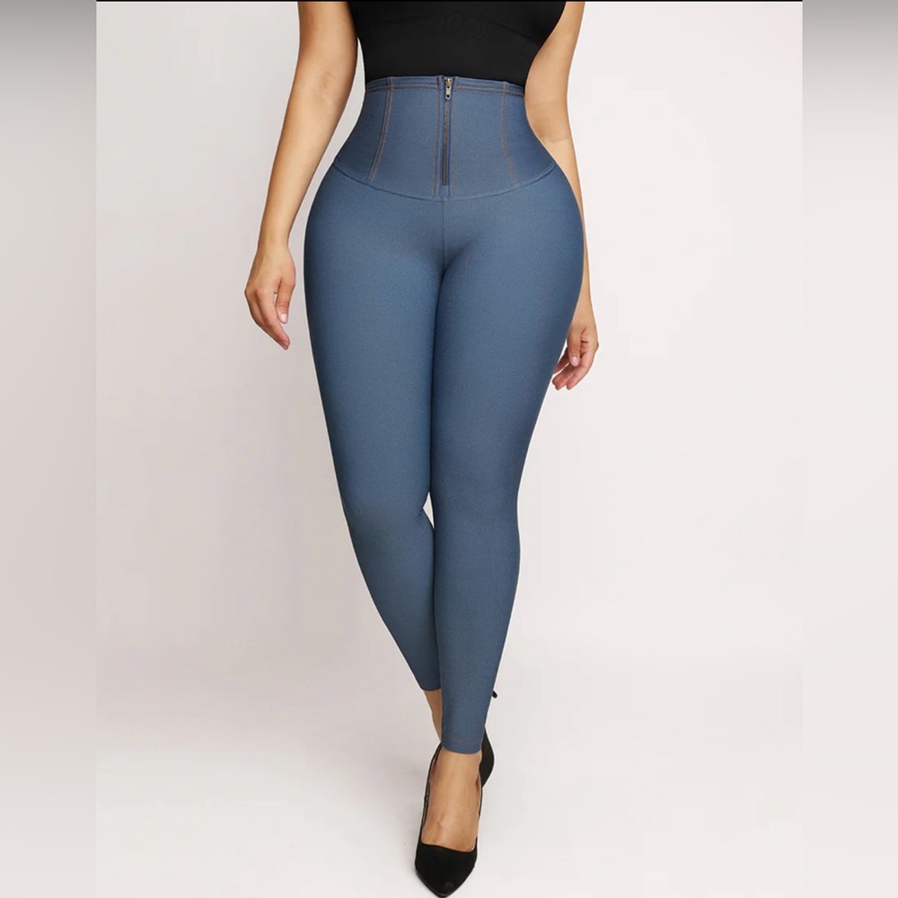 Snatched Z Leggings 

Color-Dark Wash Denim 

Size-Large